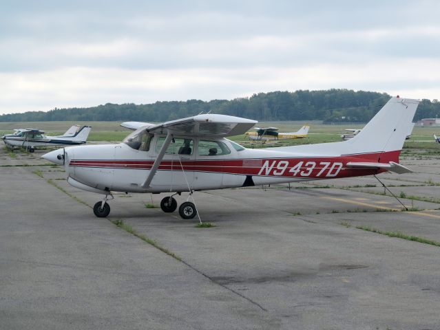 Cessna Cutlass RG (N9437D) - Retractable landing gear.
