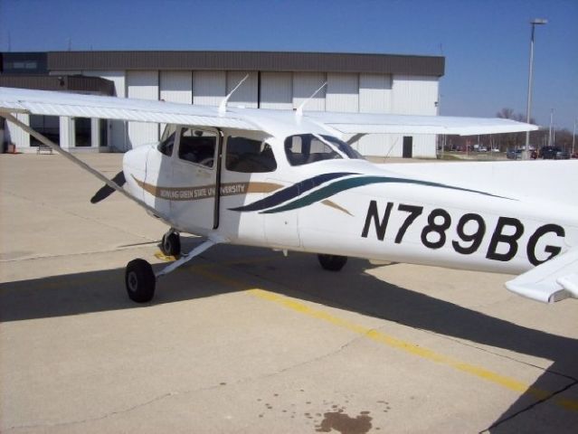 Cessna Skyhawk —