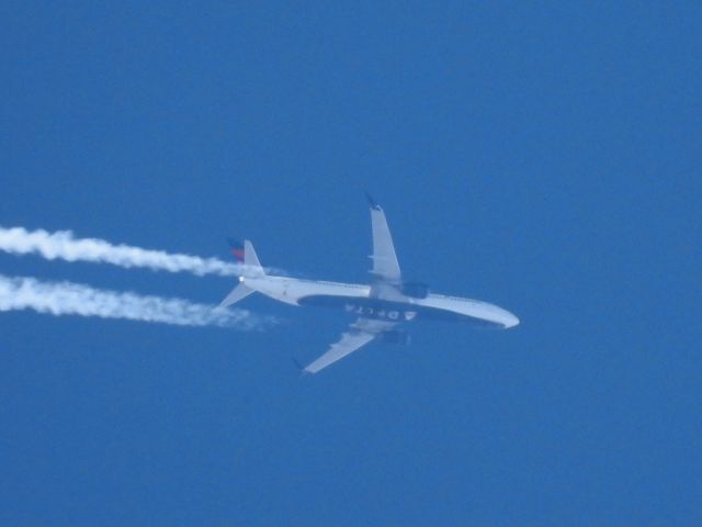 Boeing 737-900 (N917DU)