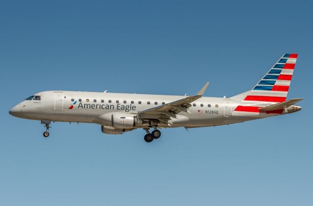 Embraer 170/175 (N128HQ) - RPA4503 arriving from Philadelphia