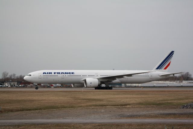 BOEING 777-300 (F-GSQR) - Boeing 777-300ER  Marc Goulet