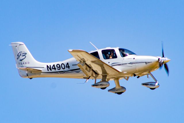 Cirrus SR-22 (N4904)