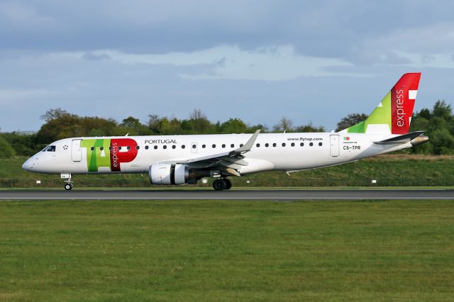 Embraer ERJ-190 (CS-TPR) - TAP324 arriving.