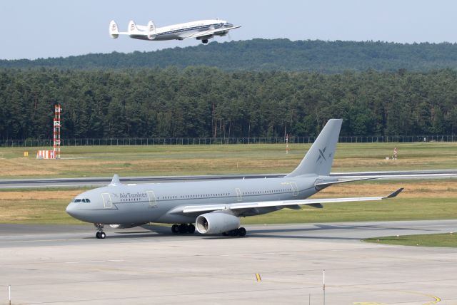 Airbus A330-200 (G-VYGJ) - old vs new