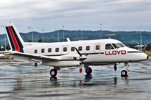 VH-PGS — - LLOYD AVIATION - EMBRAER EMB-110P1 BANDEIRANTE - REG : VH-PGS (CN 110328) - ADELAIDE INTERNATIONAL AIRPORT SA. AUSTRALIA - YPAD 5/10/1986