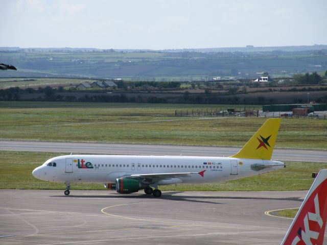 Airbus A320 (EC-JRC) - EC-JRC A320 AT CORK AIRPORT IRELAND TAXING ON TO STAND ON 22-03-2008