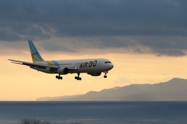 BOEING 767-300 (JA601A) - 30 November 2015:HND-HKD.