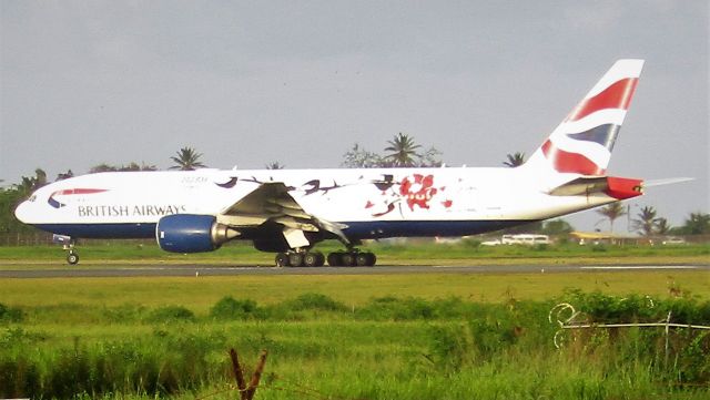 Boeing 777-200 (G-YMML)