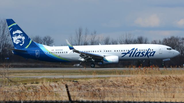 Boeing 737-900 (N283AK)