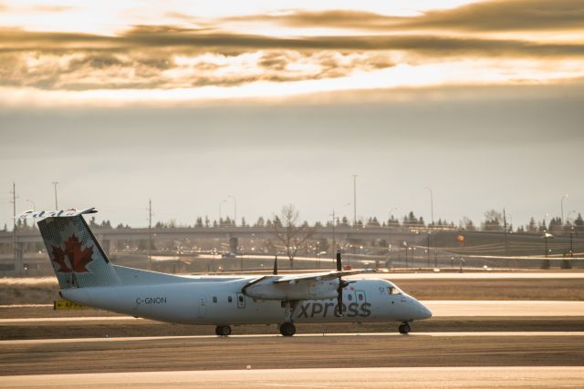 de Havilland Dash 8-300 (C-GNON)