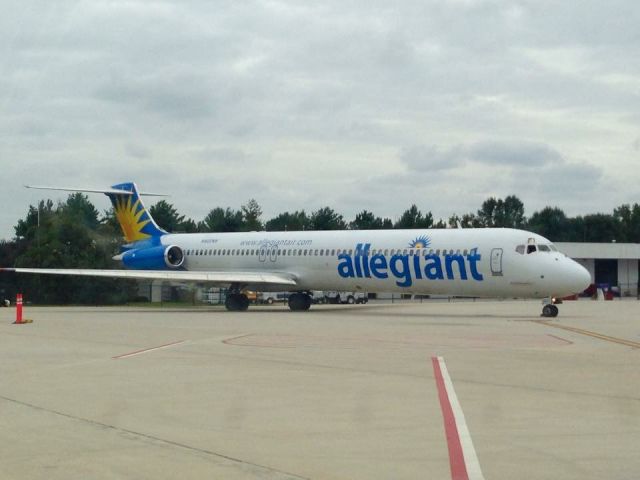 McDonnell Douglas MD-83 (N407NV)