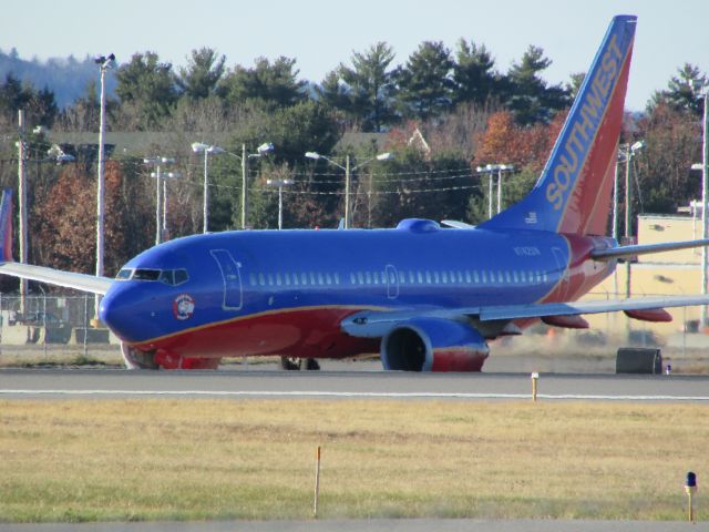 Boeing 737-700 (N742SW)