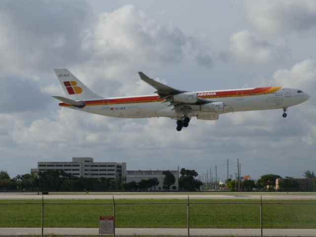 Airbus A340-300 (EC-GLE)