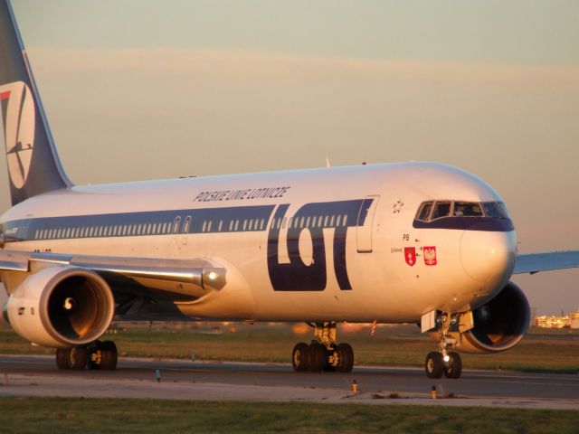 BOEING 767-300 (SP-LPB) - Heading for 06L at CYYZ