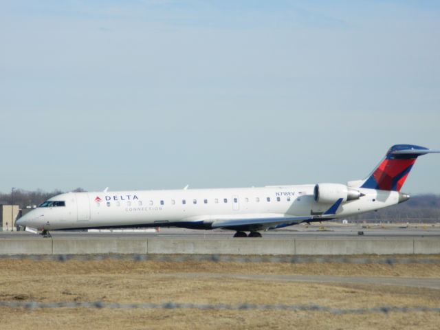 Canadair Regional Jet CRJ-700 (N718EV)