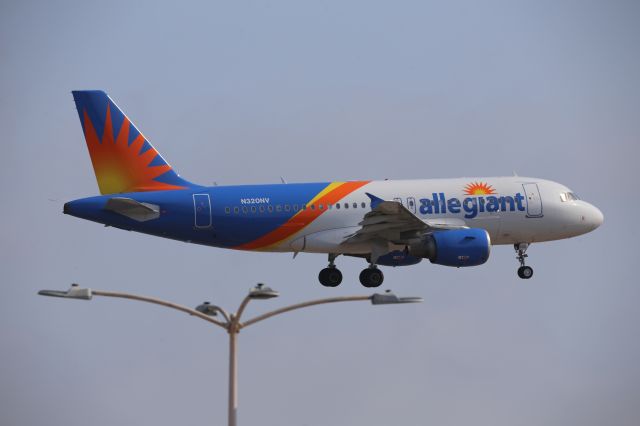 Airbus A319 (N320NV)