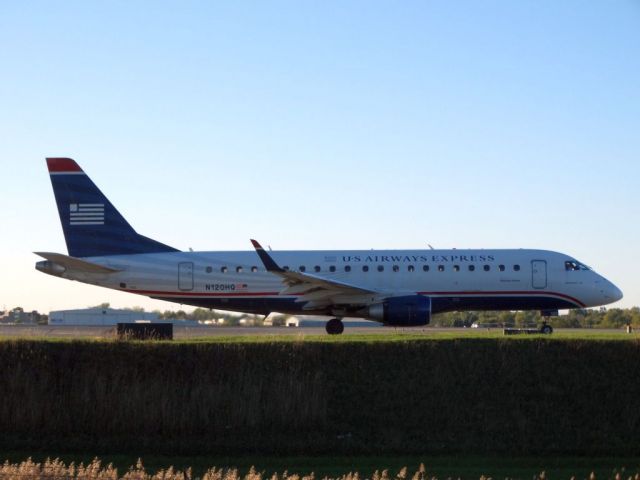 Embraer 170/175 (N120HQ)