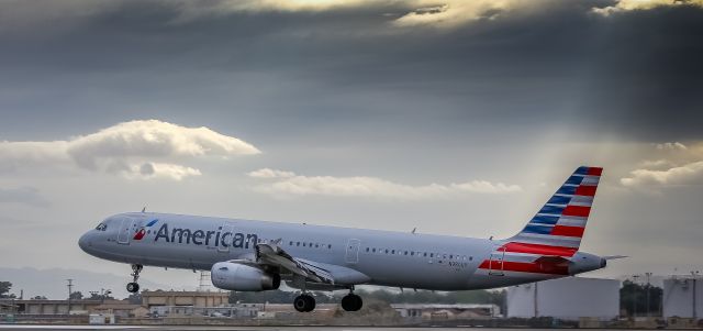 Airbus A321 (N980UY) - N980UY