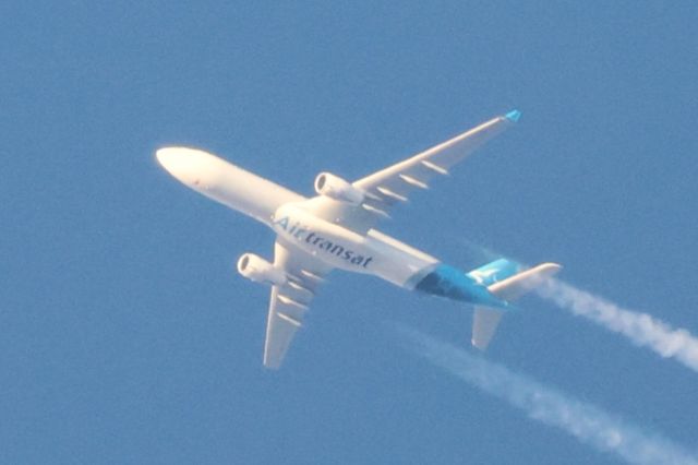 Airbus A330-300 (C-GTSD) - C-GTSD Airbus A-330-343 Air Transat TSC309 De Rome FCO Vers Toronto YYZ  Altitude 12192 Mètres. Vitesse 775 Km/H. Survolant la ville de Lavaltrie QC. Le 20-10-2024 à 17:32.