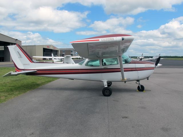 Cessna Skyhawk (N64423)