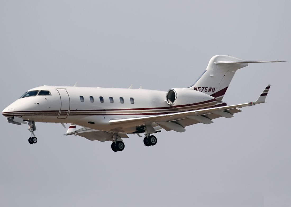 Bombardier Challenger 300 (N575WB)