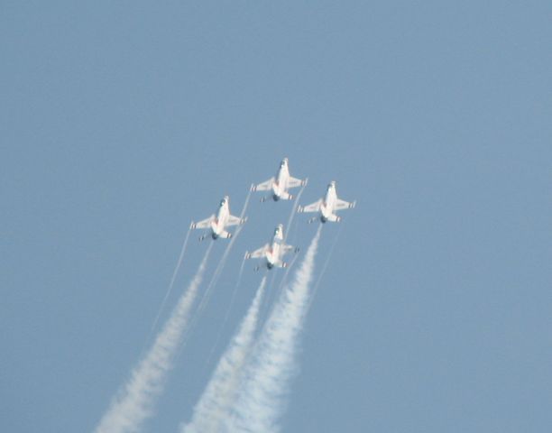 Lockheed F-16 Fighting Falcon —