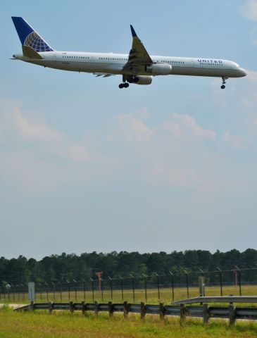 BOEING 757-300 (N75854)