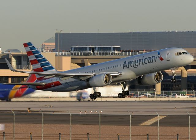 Boeing 757-200 (N937UW)