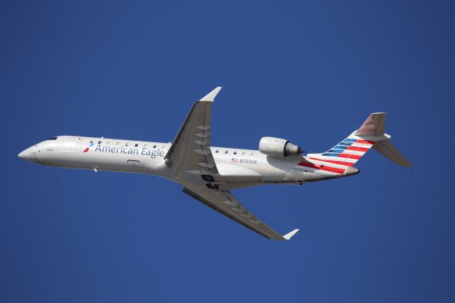 Canadair Regional Jet CRJ-700 (N703SK)