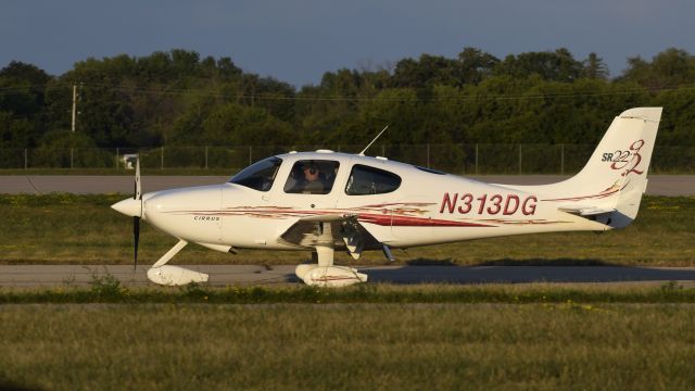 Cirrus SR-22 (N313DG) - Taxiing at AirVenture 2023