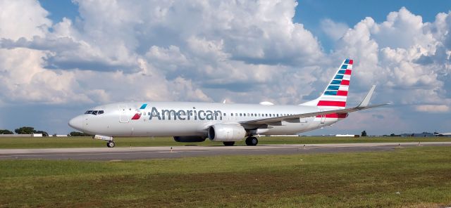 Boeing 737-800 (N963AN) - Just arriving from Miamibr /br /8/30/18