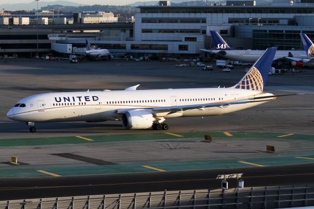 Boeing 787-9 Dreamliner (N26967)