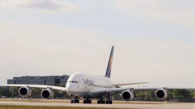 Boeing 747-400 (D-AIMC)