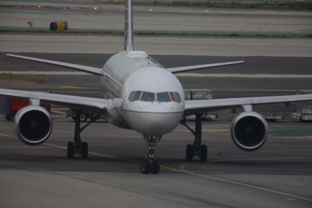 BOEING 757-300 (N75853)