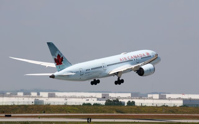 Boeing 787-8 (C-GHPU)