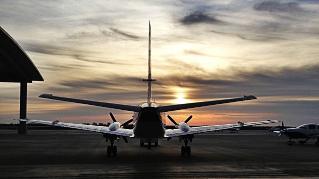 Beechcraft King Air 100 — - HenriksenJetCenter