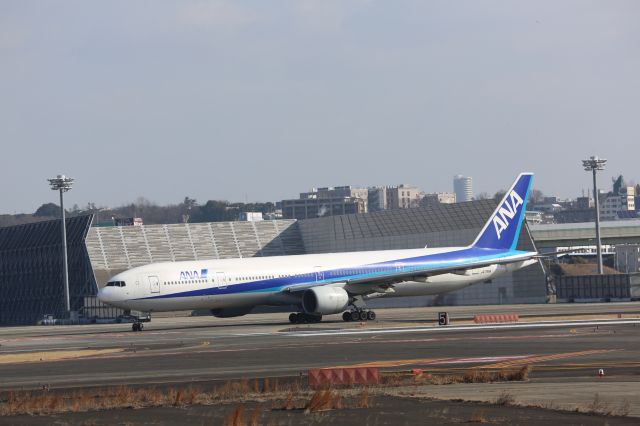 BOEING 777-300 (JA755A)