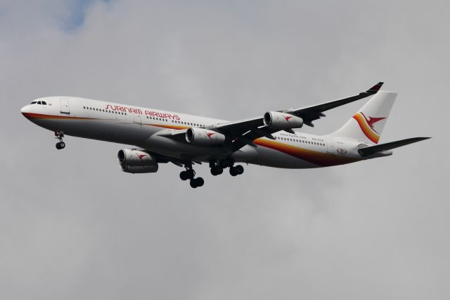 Airbus A340-300 (PZ-TCP)