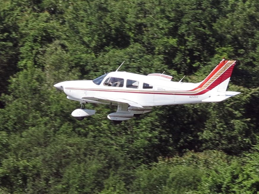Piper Dakota / Pathfinder (N2129Z) - Take off runway 17.