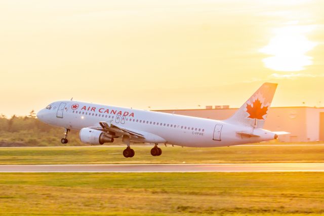 Airbus A320 (C-FPWE)