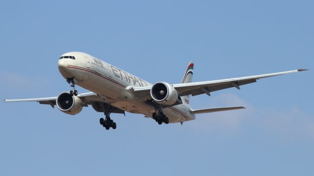 BOEING 777-300 (A6-ETQ) - 04/09/2021: Flight from Abu-Dhabi upon landing on runway 12.