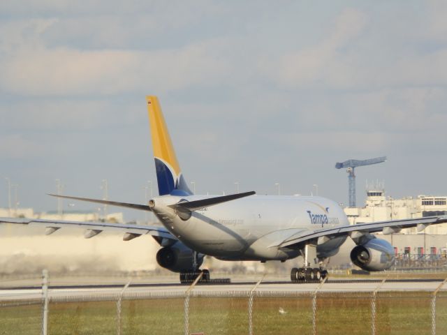 Airbus A330-200 (N330QT) - Takeoff roll.Viewing Rolls Royce Trent 700 tailcones.From the rear