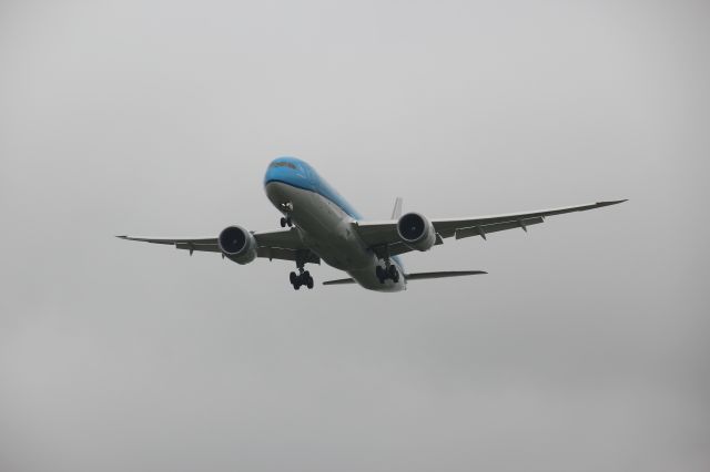 Boeing 787-9 Dreamliner (PH-BHG) - Arriving into Pudong from Amsterdam Schiphol. 