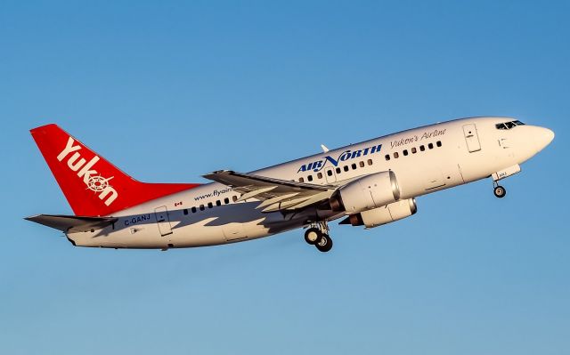 Boeing 737-500 (C-GANJ)