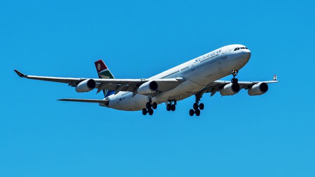 Airbus A340-300 (ZS-SXE) - Airbus A340-313. South African Airways ZS-SXE, final rwy 21 YPPH 250119.