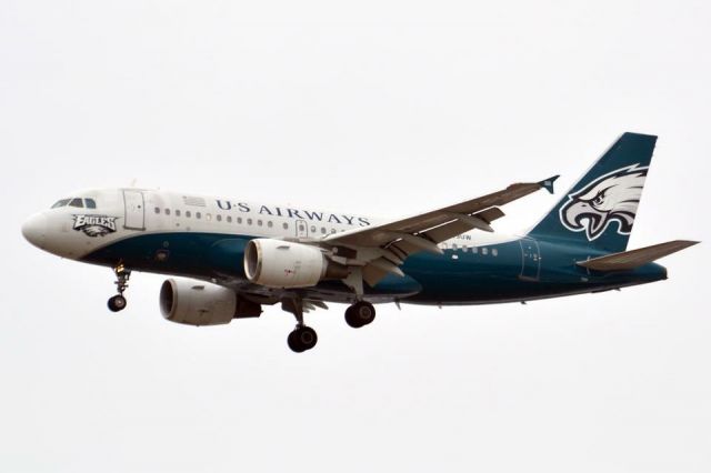 Airbus A319 (N709UW) - Cactus 1939 from Washington National wearing Philadelphia Eagles paint 