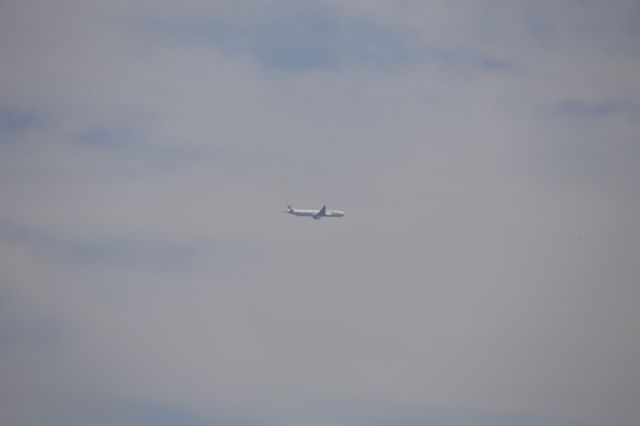 BOEING 777-300ER (JA737J)