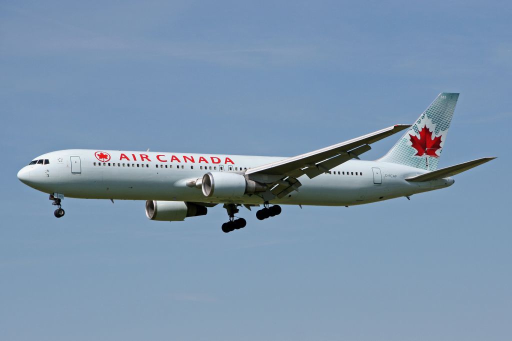 BOEING 767-300 (C-FCAF)