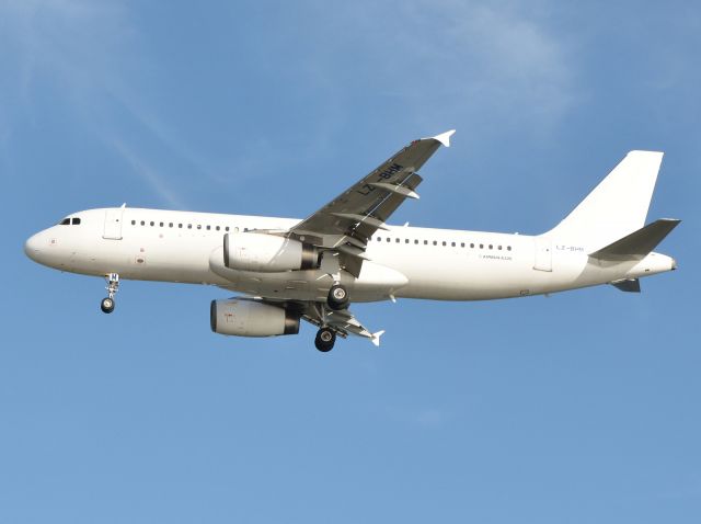 Airbus A320 (LZ-BHM) - Kystvejen RWY22L