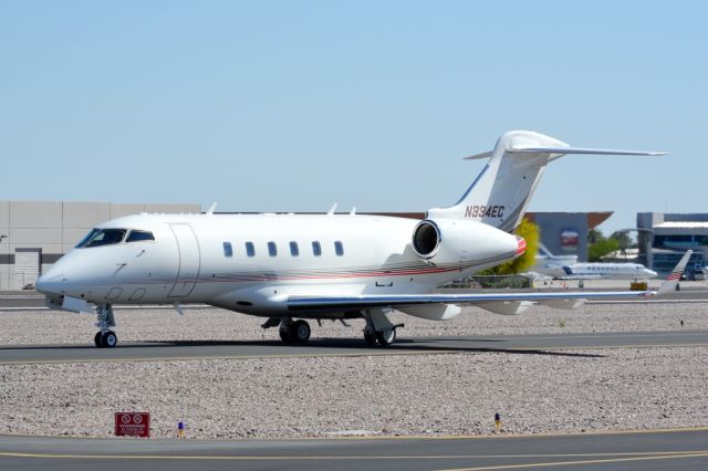 Bombardier Challenger 300 (N334EC)